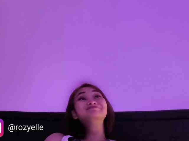 RozyElle webcam