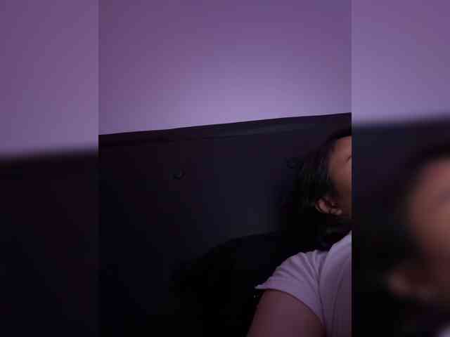 RozyElle webcam