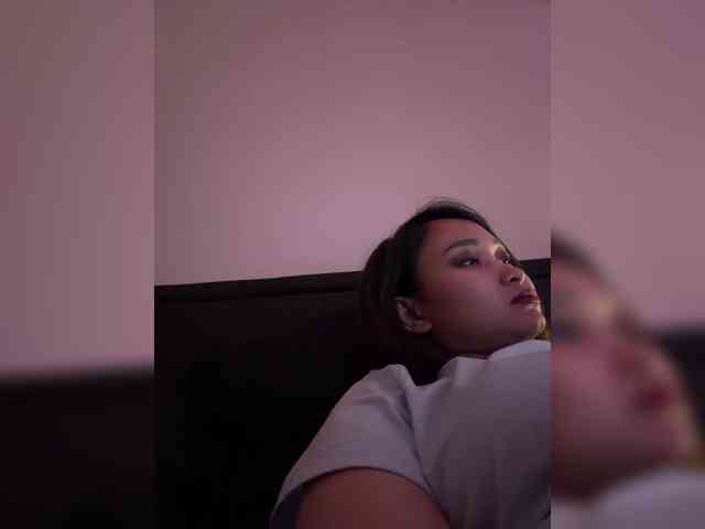 RozyElle webcam