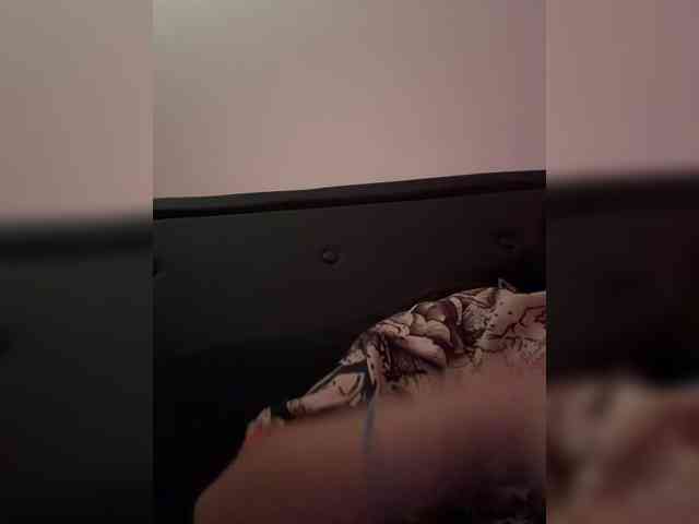 RozyElle webcam