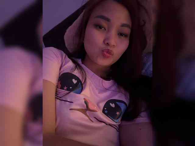 RozyElle webcam