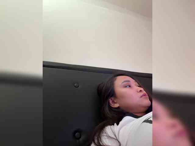 RozyElle webcam