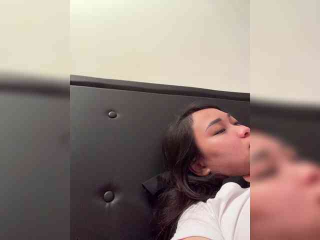 RozyElle webcam