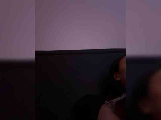 RozyElle webcam