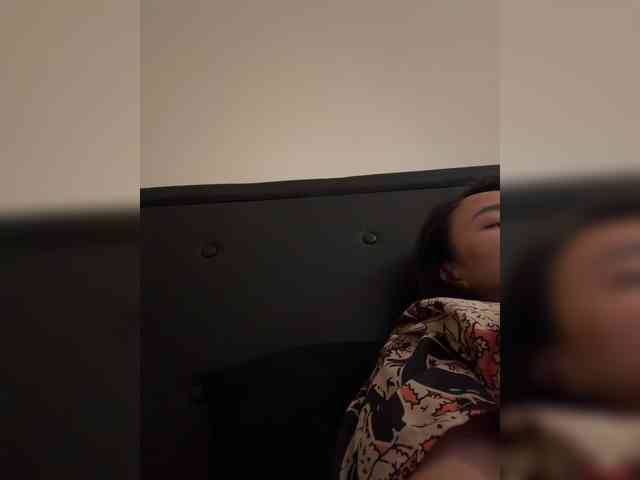 RozyElle webcam