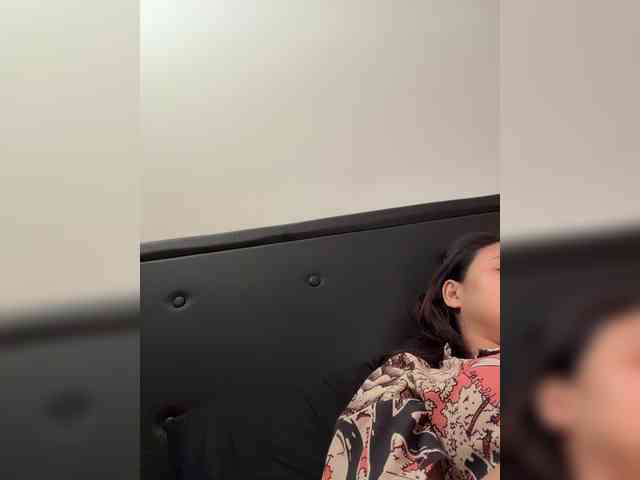 RozyElle webcam