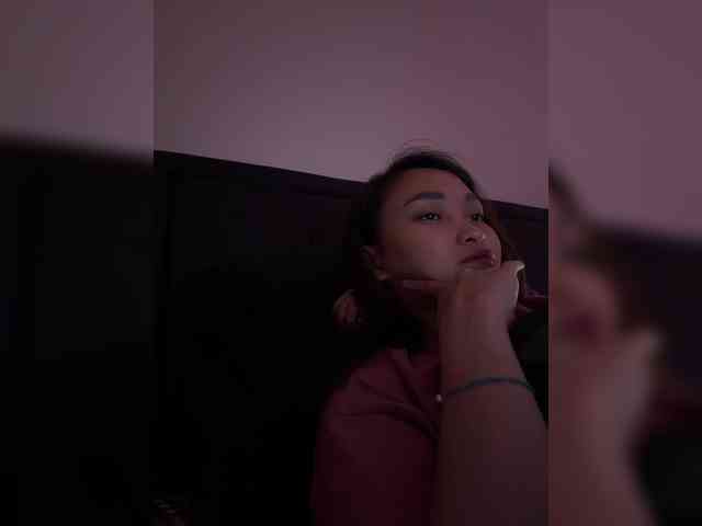 RozyElle webcam