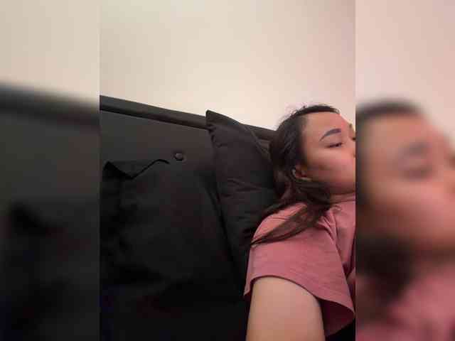 RozyElle webcam