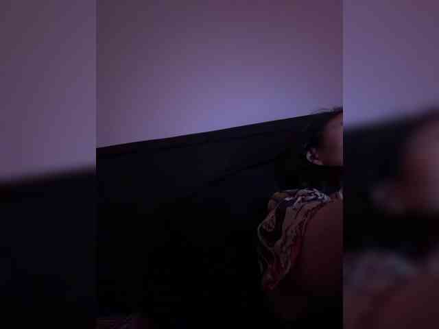 RozyElle webcam