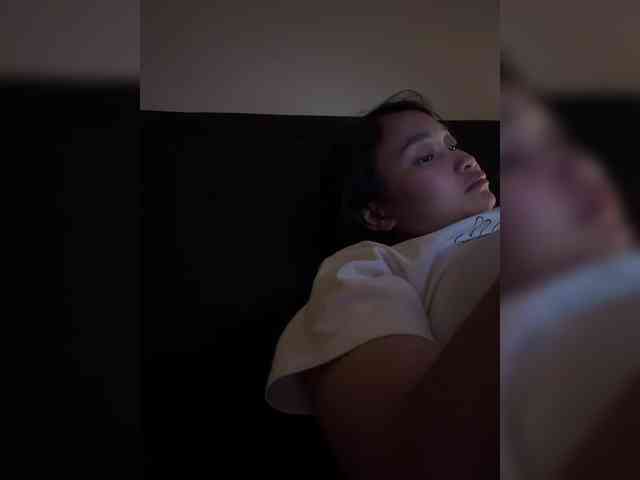 RozyElle webcam