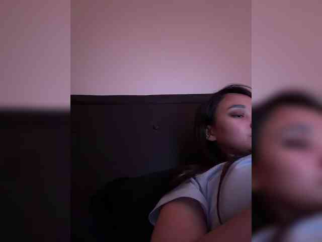 RozyElle webcam
