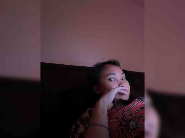 RozyElle webcam
