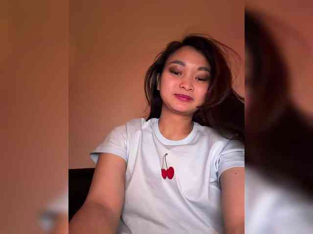 RozyElle webcam