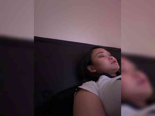 RozyElle webcam