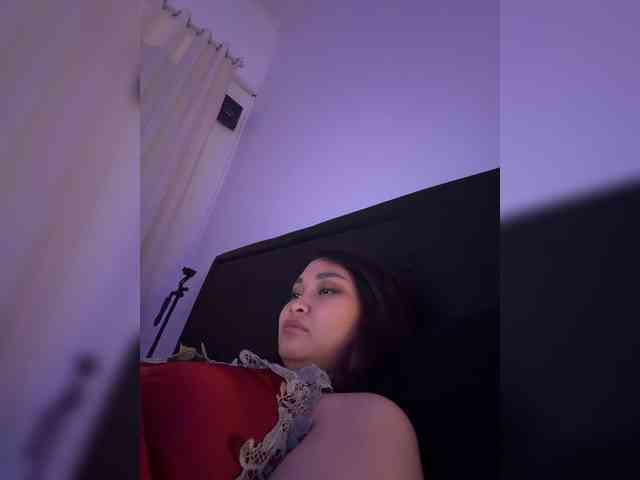 Model: RozyElle