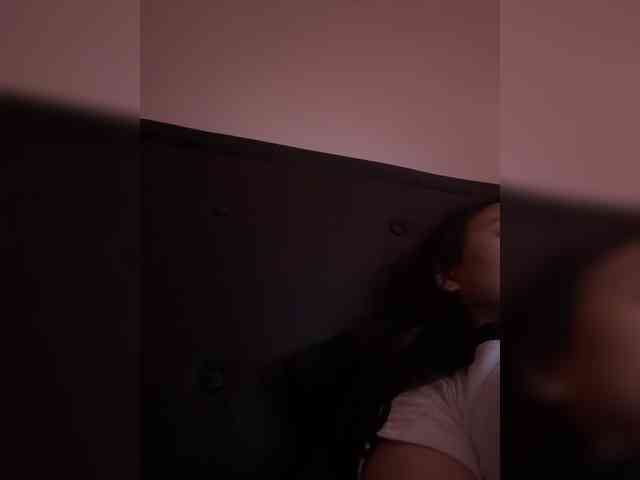 RozyElle webcam