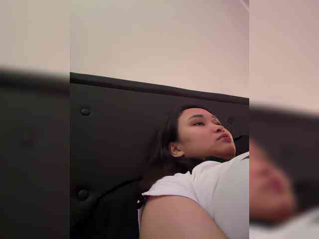 RozyElle webcam