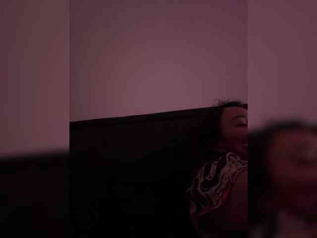 RozyElle webcam