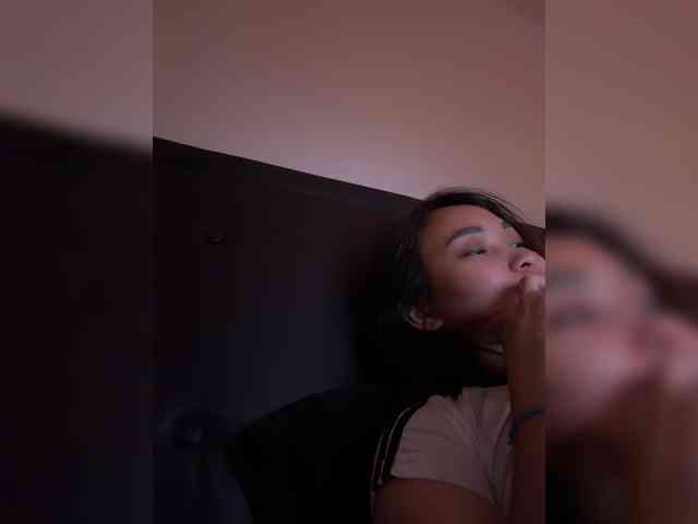 RozyElle webcam