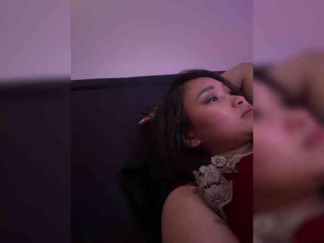 RozyElle webcam