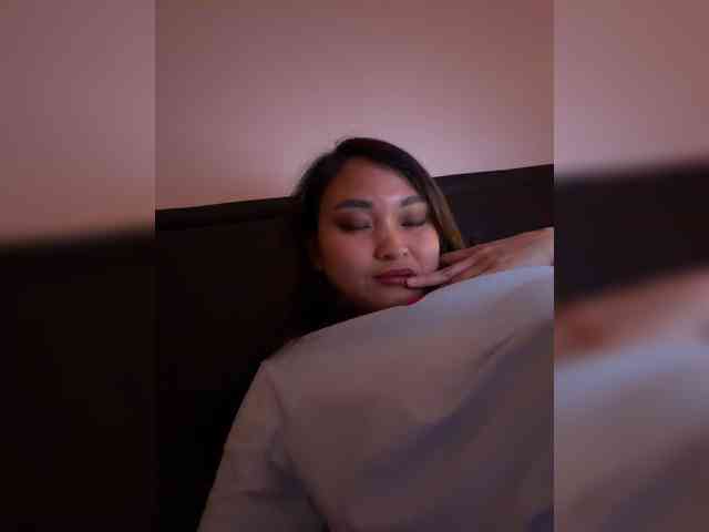 RozyElle webcam