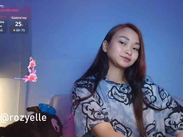 RozyElle webcam