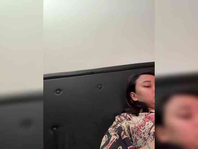 RozyElle webcam