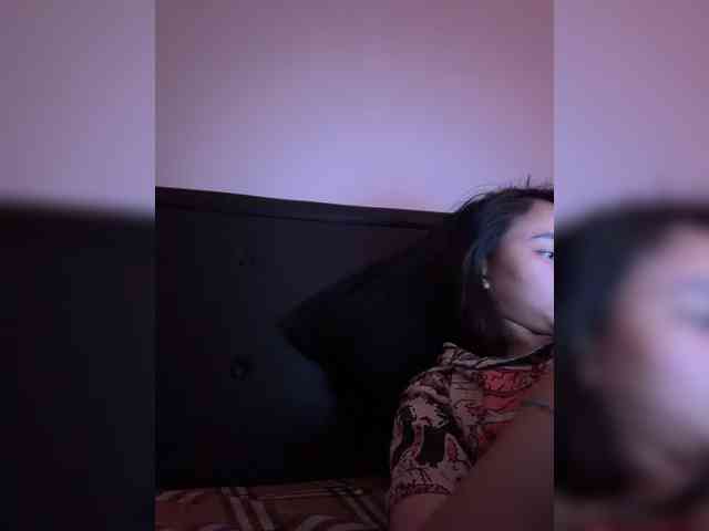 RozyElle webcam