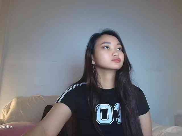 Model: RozyElle