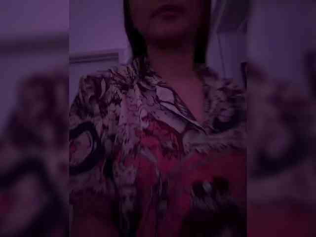 RozyElle webcam