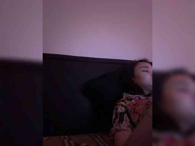 RozyElle webcam