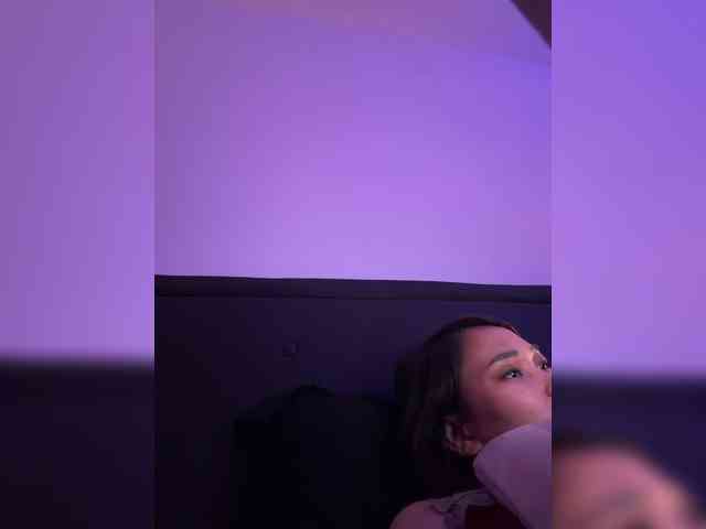 RozyElle webcam