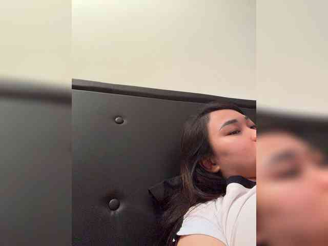 RozyElle webcam