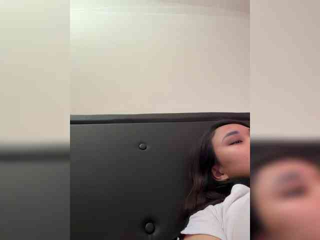 RozyElle webcam
