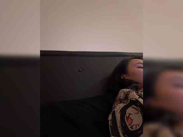 RozyElle webcam