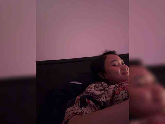 RozyElle webcam