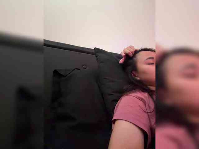 RozyElle webcam