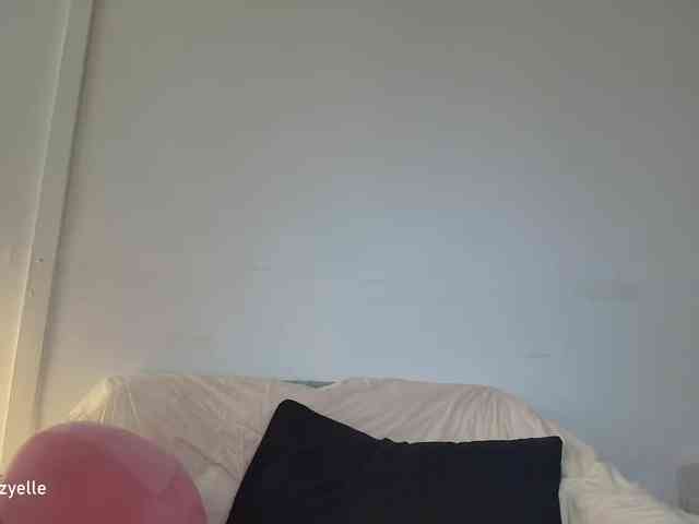 RozyElle webcam