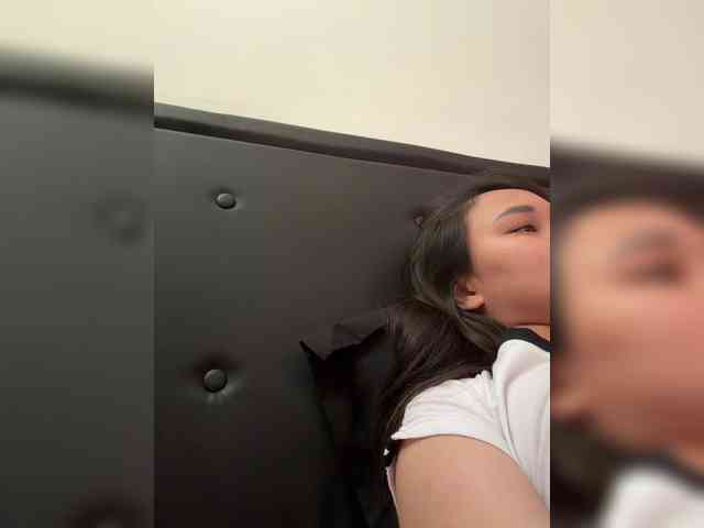 RozyElle webcam