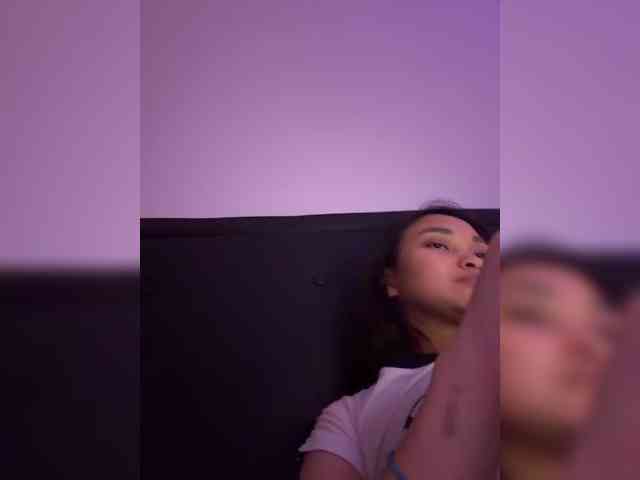 RozyElle webcam