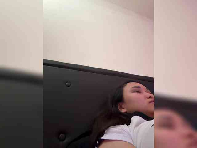 RozyElle webcam