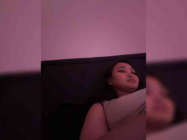 RozyElle webcam