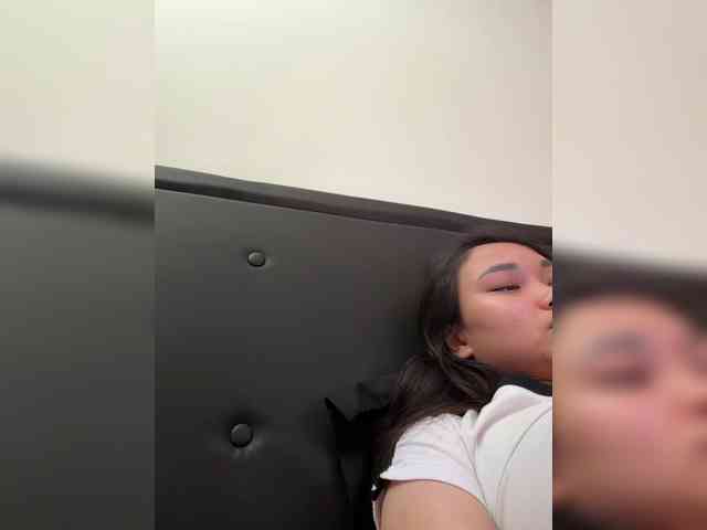 RozyElle webcam