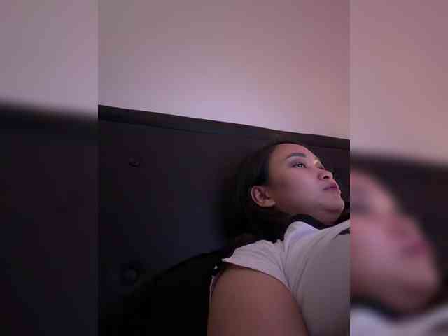 RozyElle webcam