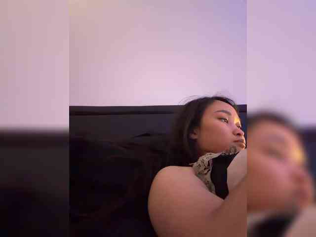 RozyElle webcam