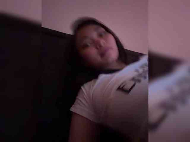 RozyElle webcam