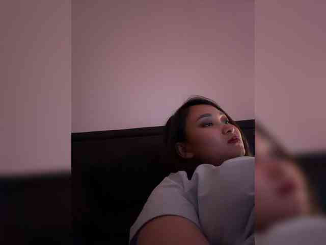 RozyElle webcam