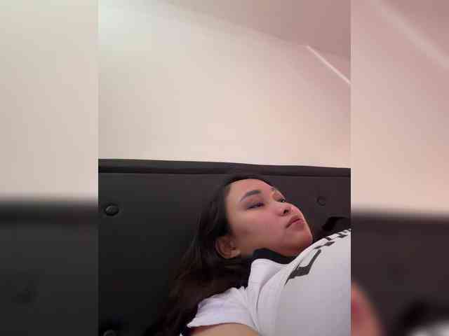RozyElle webcam
