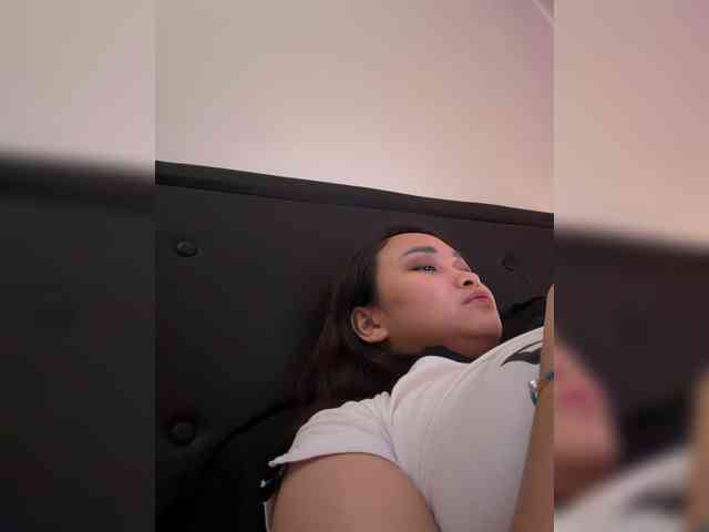 RozyElle webcam