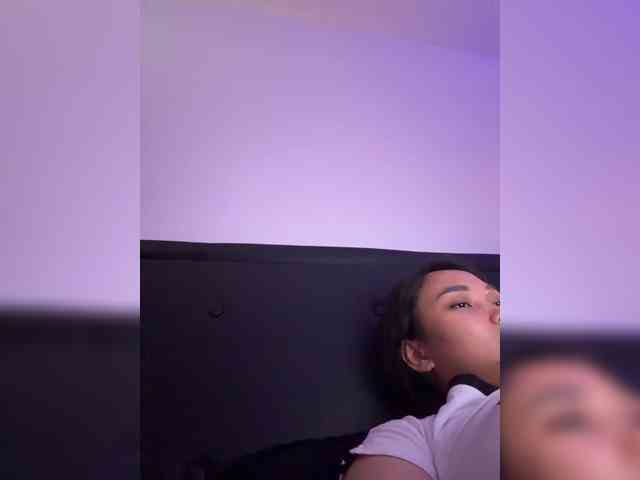 RozyElle webcam